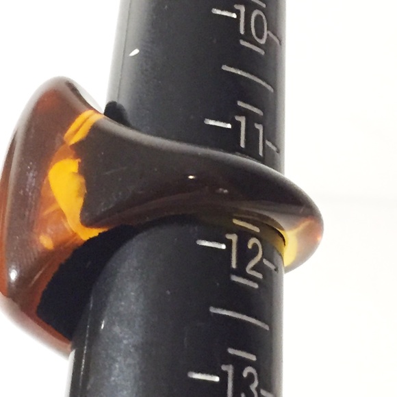 Reverse carved floral Bakelite ring - Picture 7 of 7